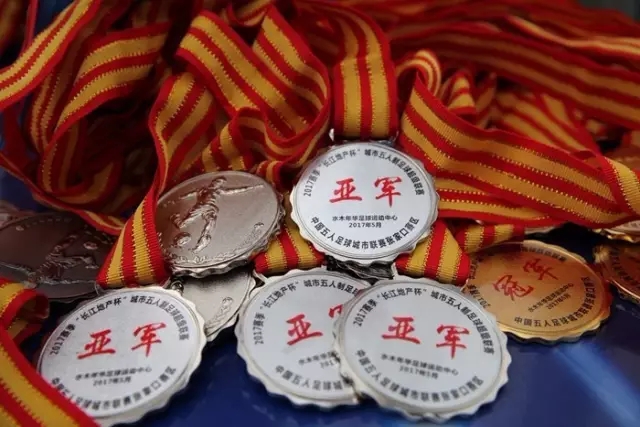 多特与法兰克福上半场战成平局，错失良机